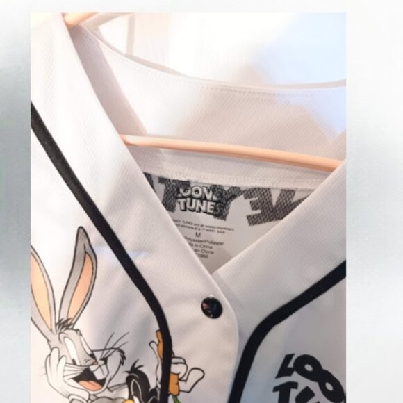 Looney Tunes white button up jersey style shirt size medium - Picture 4 of 7